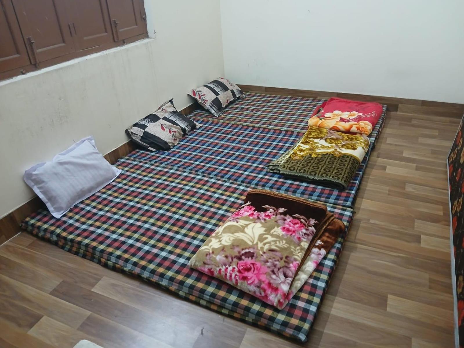Radha Raman Guest House - Varanasi — Photos 1